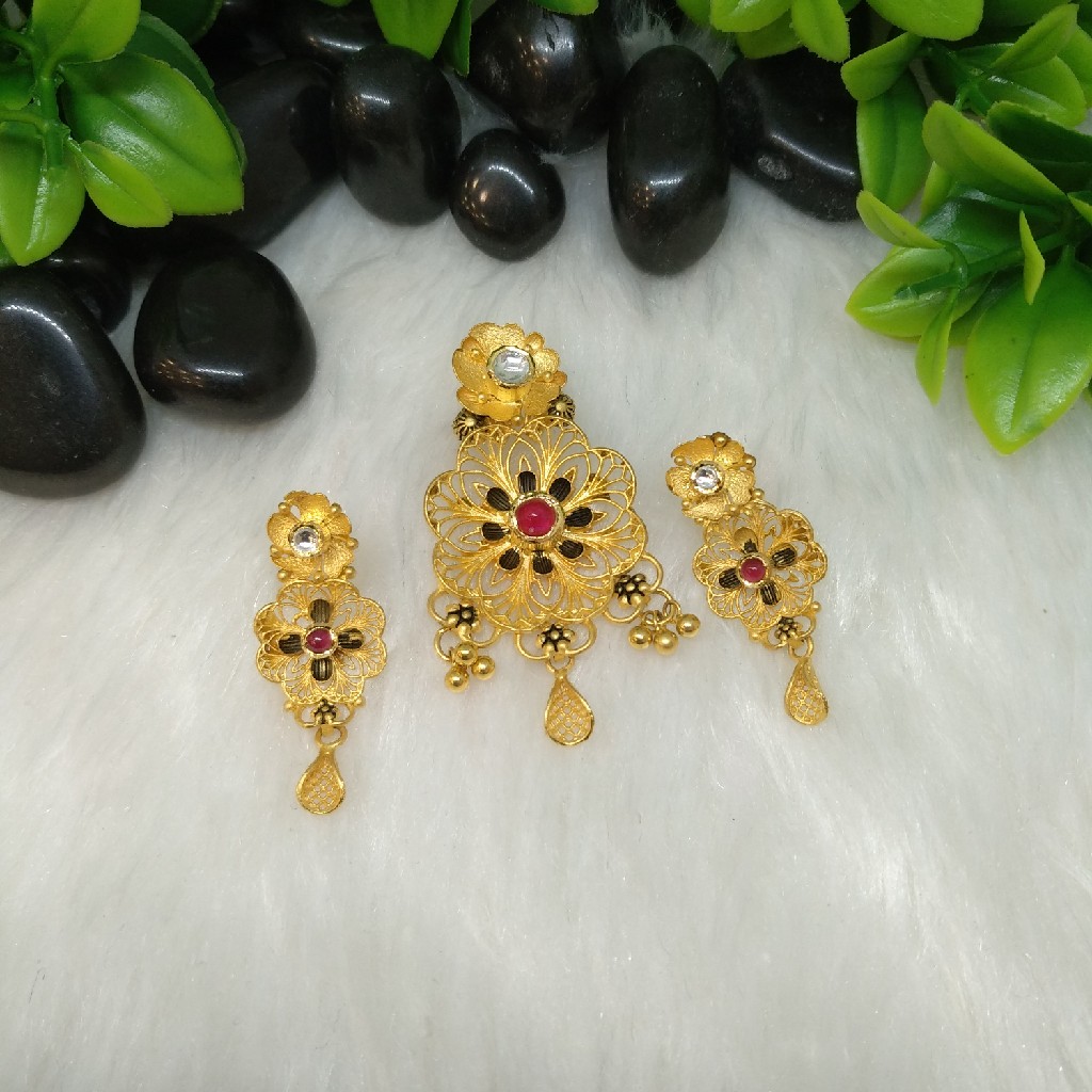Antique pendant set