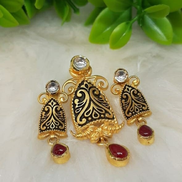 916 antique pendant set
