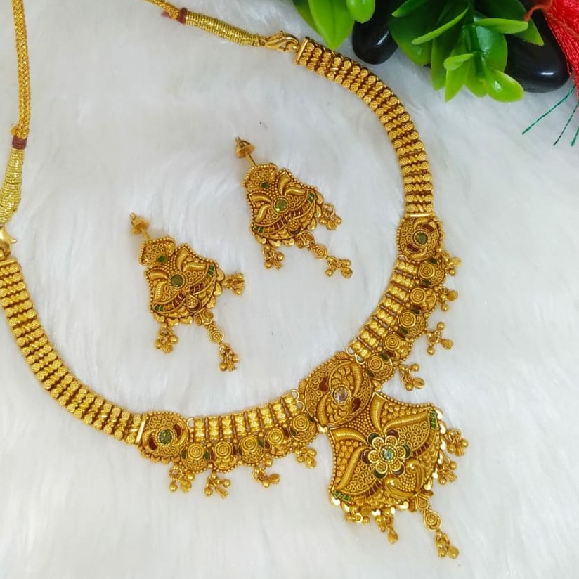 916 semi antique short set