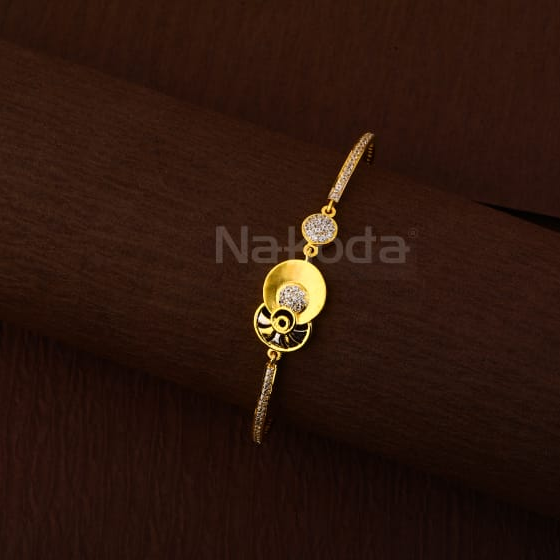 750 Gold Hallmark Stylish Ladies Kada Bracelet LKB198