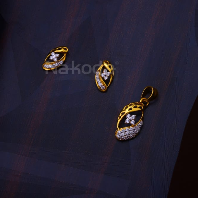 22KT Gold Ladies Fancy Pendant Set FPS523