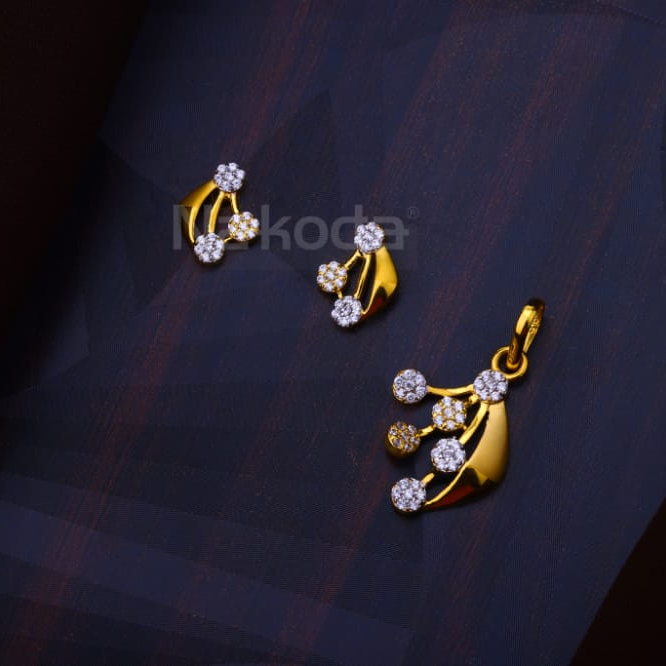 916 Gold CZ Hallmark Classic Ladies Fancy Pendant Set FPS517