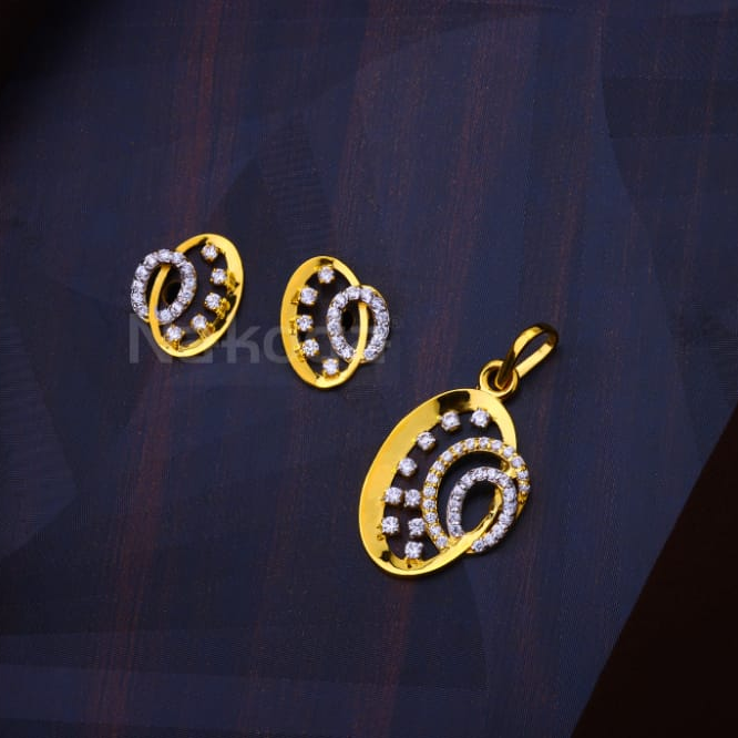 916 Gold Hallmark Designer Ladies Fancy Pendant Set FPS504