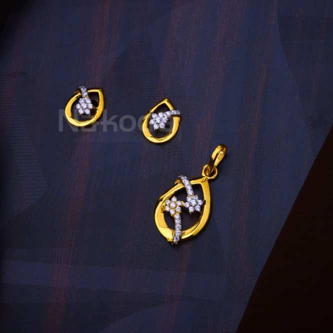 916 Gold Hallmark Classic Ladies Fancy Pendant Set FPS503