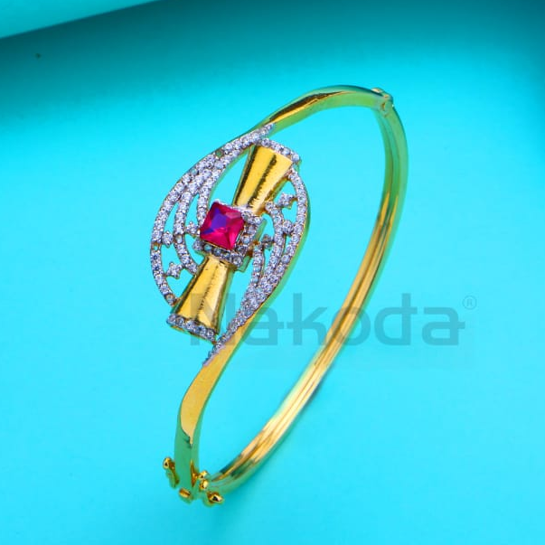 750 Gold CZ Hallmark Ladies Designer Kada Bracelet LKB228