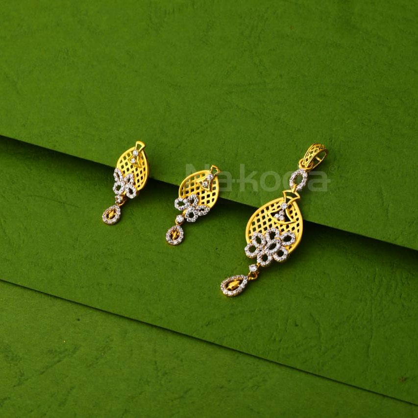 916 Gold Hallmark Stylish Ladies Pendant Set FPS452