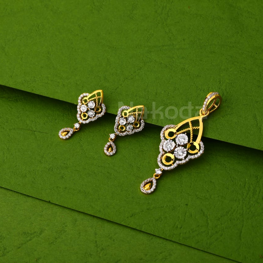 22KT Gold Hallmark Gorgeous Ladies Pendant Set FPS426