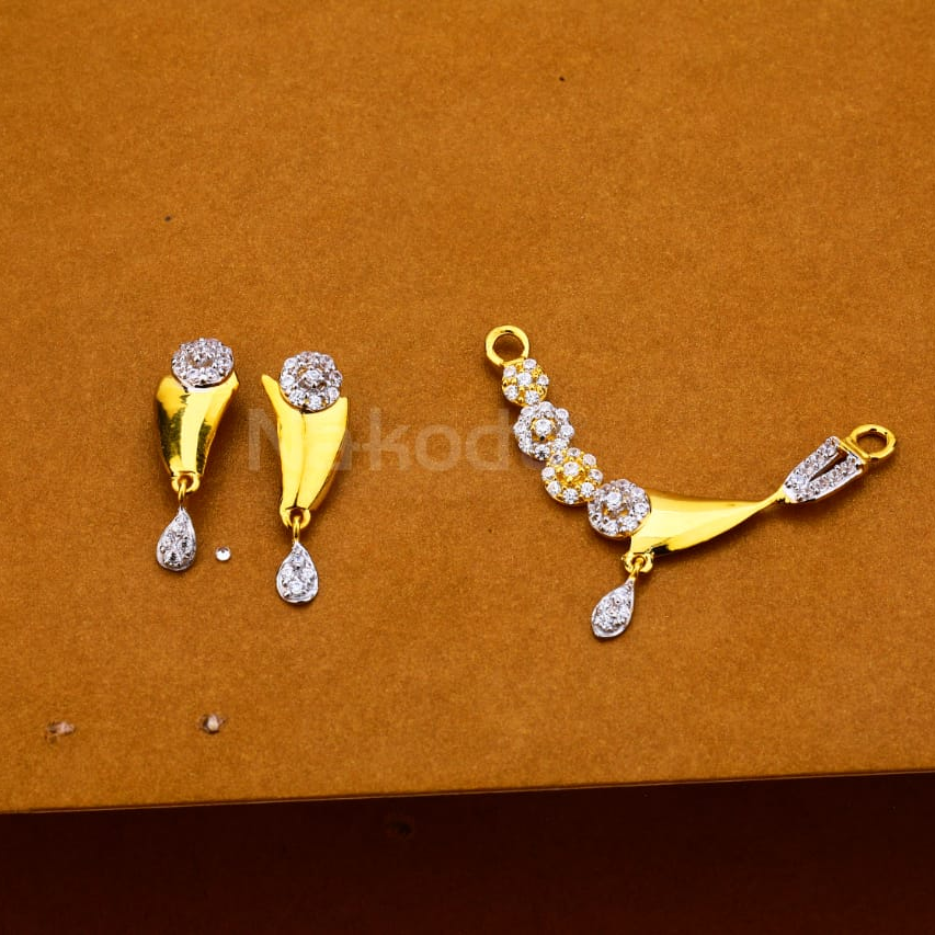 916 Ladies Stylish Mangalsutra Pendant Set MP453