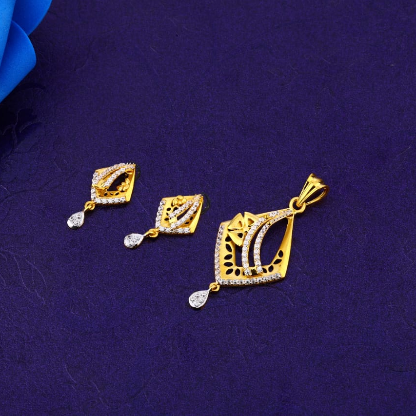 18KT Gold Hallmark Classic Ladies Fancy Pendant Set FPS344