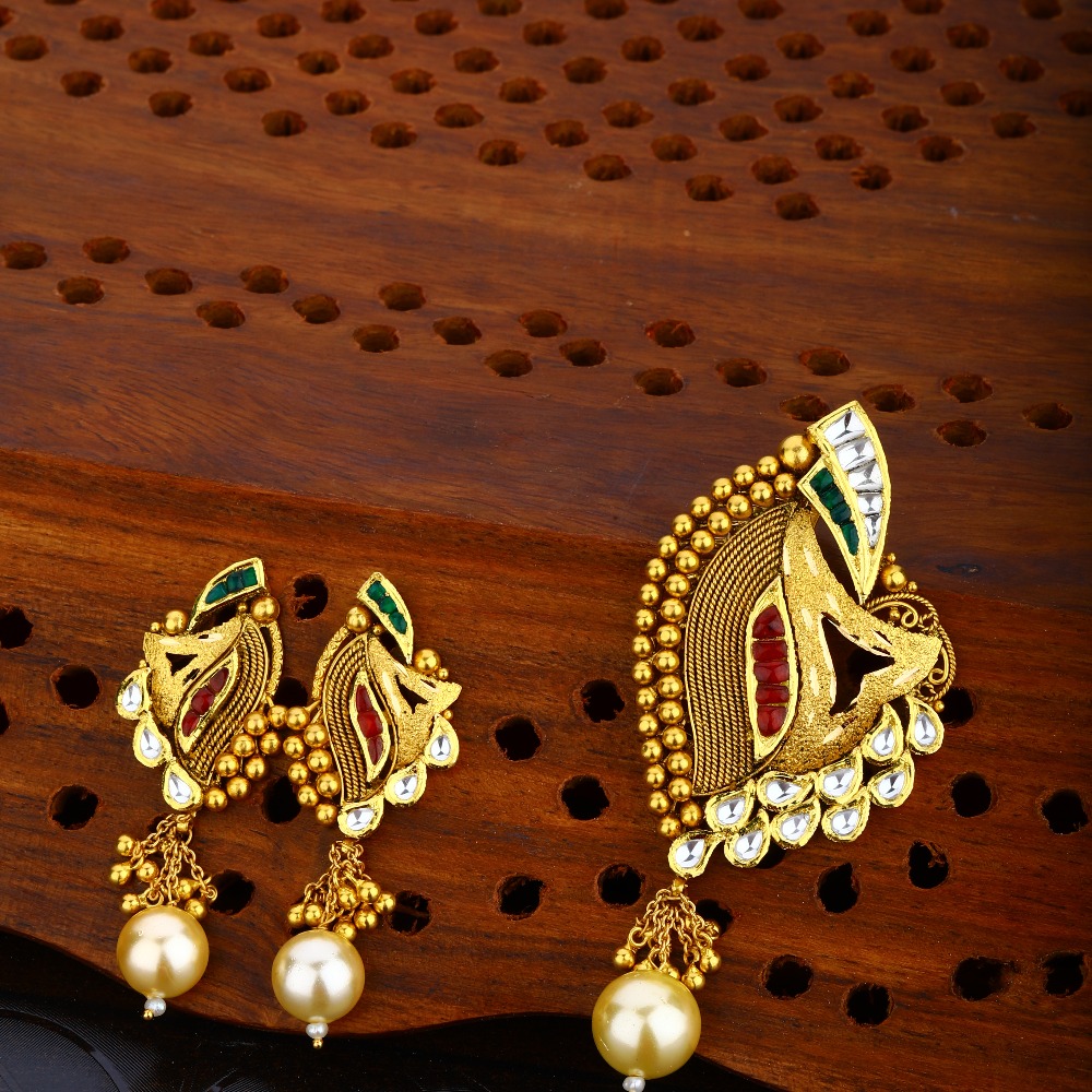 22KT gold Hallmark Antique Pendant set