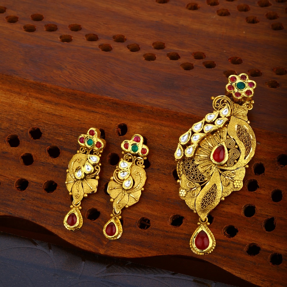 22KT Gold Hallmark Attractive Pendant Set