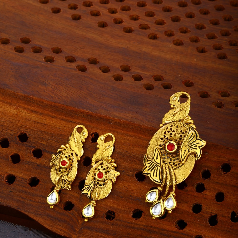 916 Gold Hallmark Stylish Pendant Set
