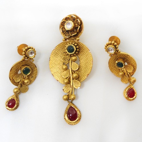 22KT Gold Antique Floral Design Pendant Set RHJ-5714