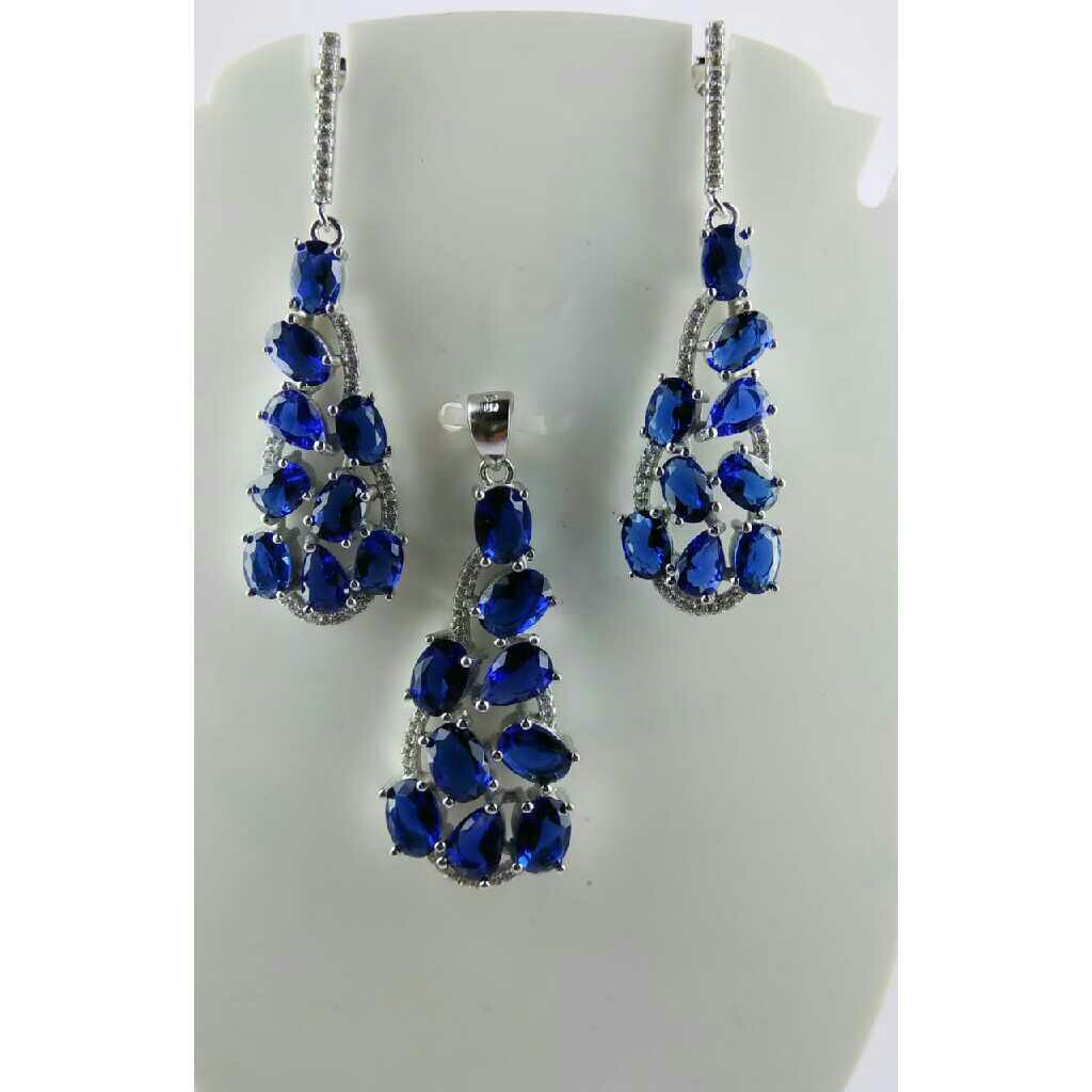 Stylish 925 Silver Ladies Pendant Set
