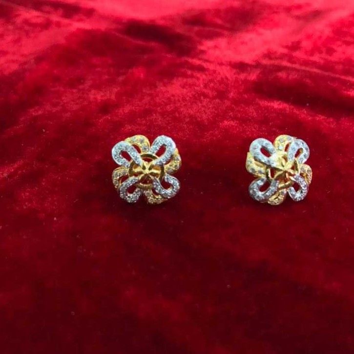 22K / 916 Gold Ladies Indian Designer Diamond Butti
