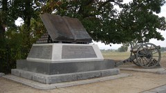 Battle-of-gettysburg-battlefield-monuments