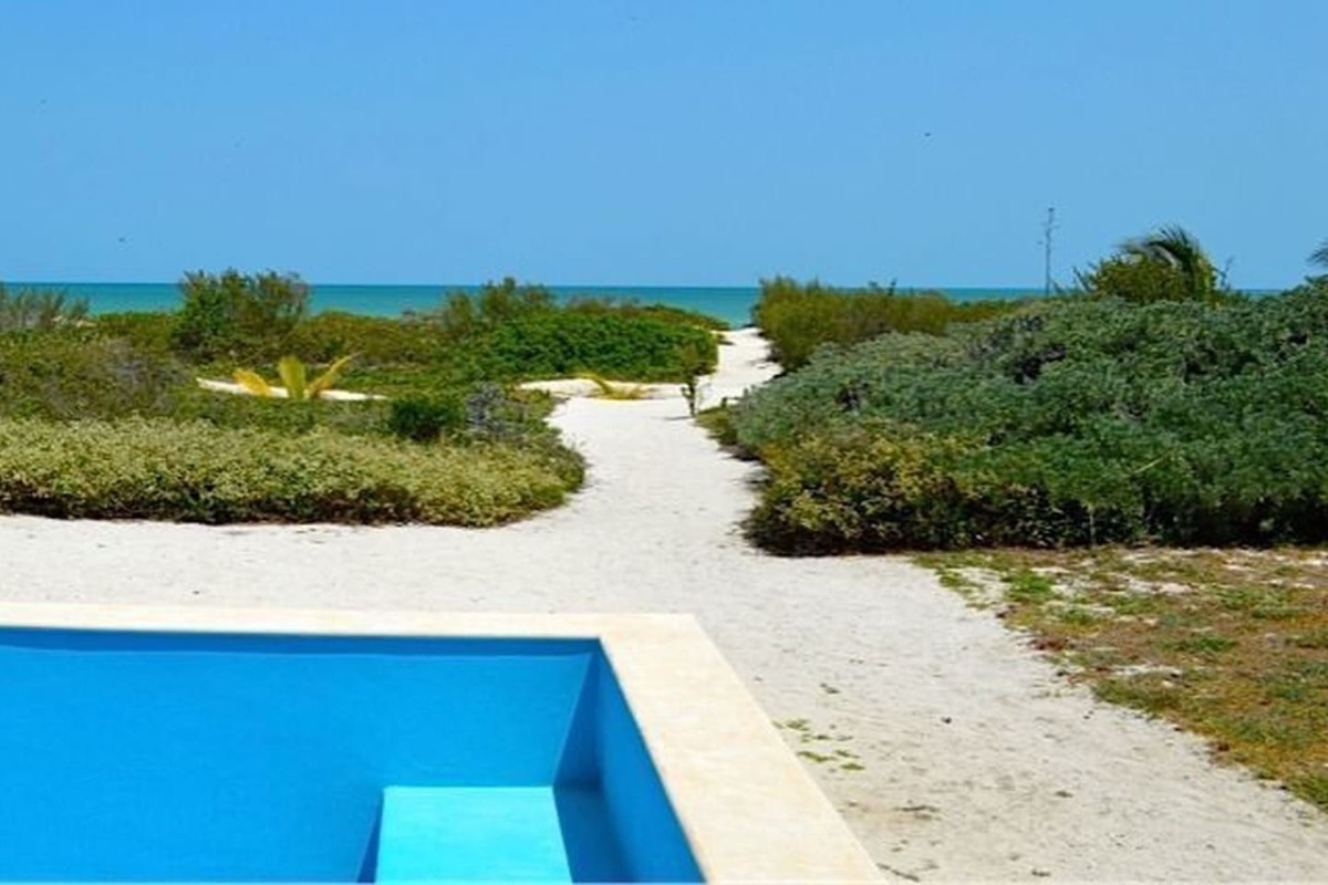 Sisal casa frente al mar en renta