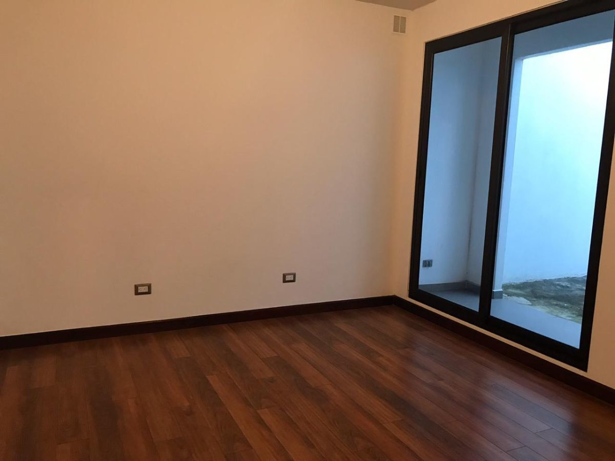 Casa 3 niveles en Venta en Los Sauces, Santuaria Muxbal