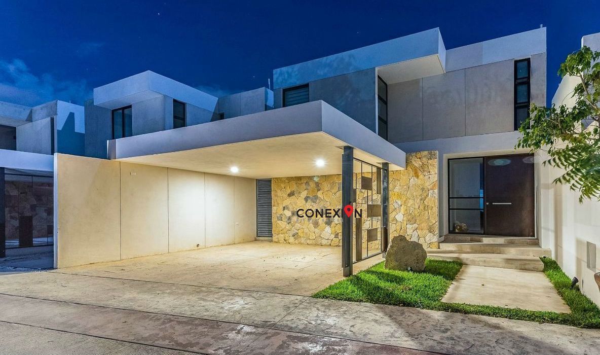 CASA EN VENTA DE 4 RECÁMARAS EN PRIVADA EN ZONA NORTE DE MÉRIDA!