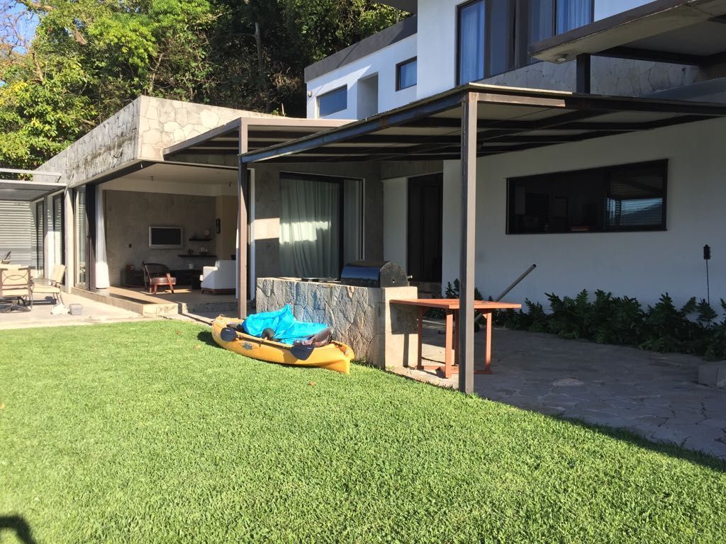 CASA EN LAGO DE COATEPEQUE