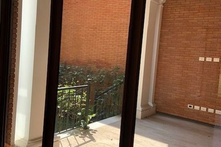 Se vende amplia casa en sector exclusivo de Oakland.