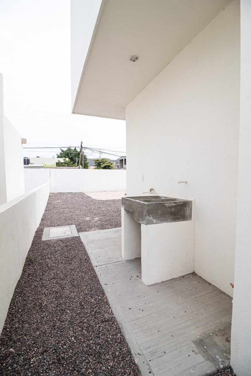 Preciosa Casa Cedro con Diseño contemporáneo en privada