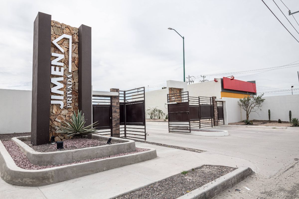 Preciosa Casa Cedro con Diseño contemporáneo en privada