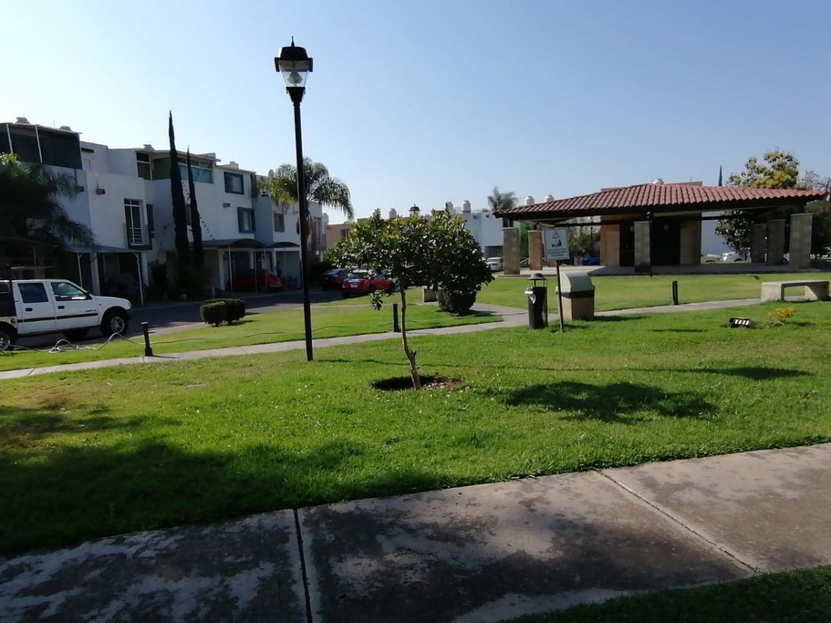 CASA EN VENTA EN EL FRACCIONAMIENTO LORETO EasyBroker