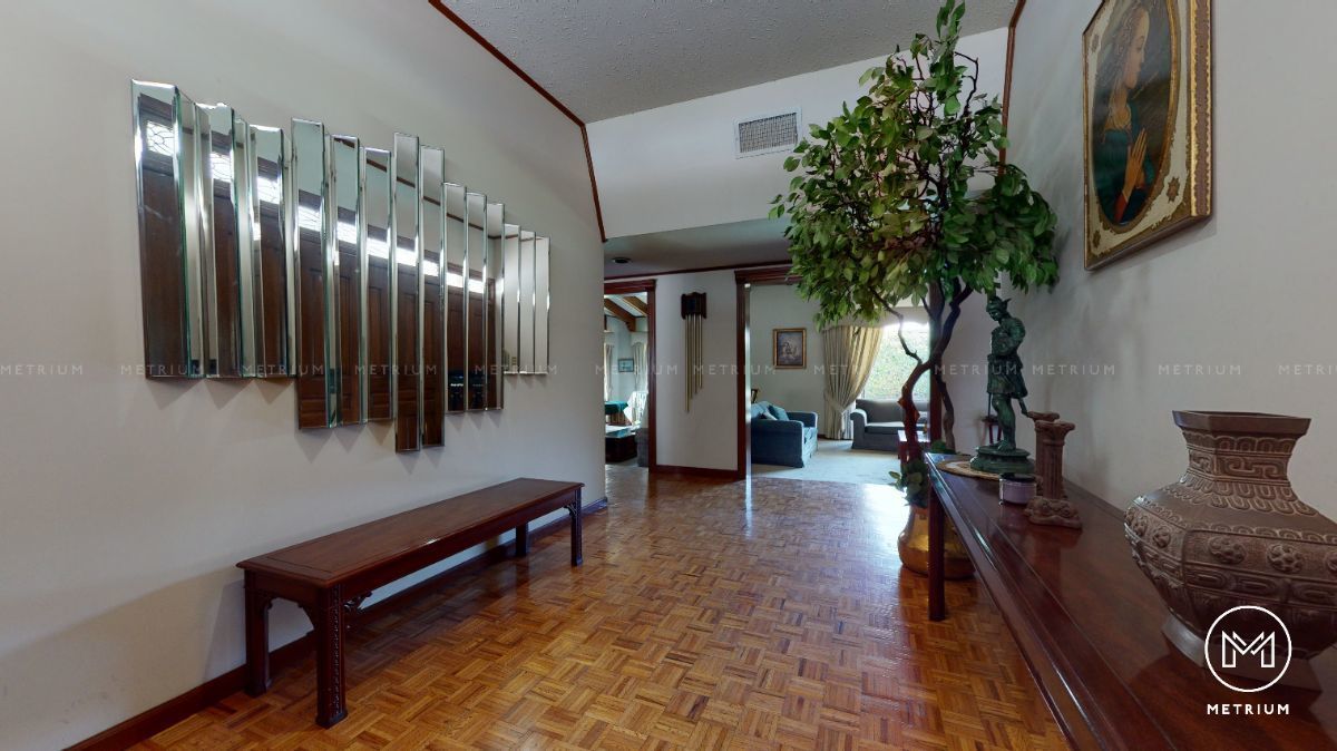 CASA EN VENTA EN LOMAS DEL SANTUARIO DE UNA PLANTA CON ALBERCA