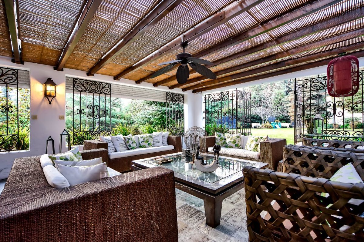 Estupenda casa Colonial, gran jardín plano, Lo Curro