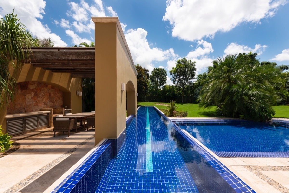 Extraordinaria residencia en Montebello de una planta con detalles de