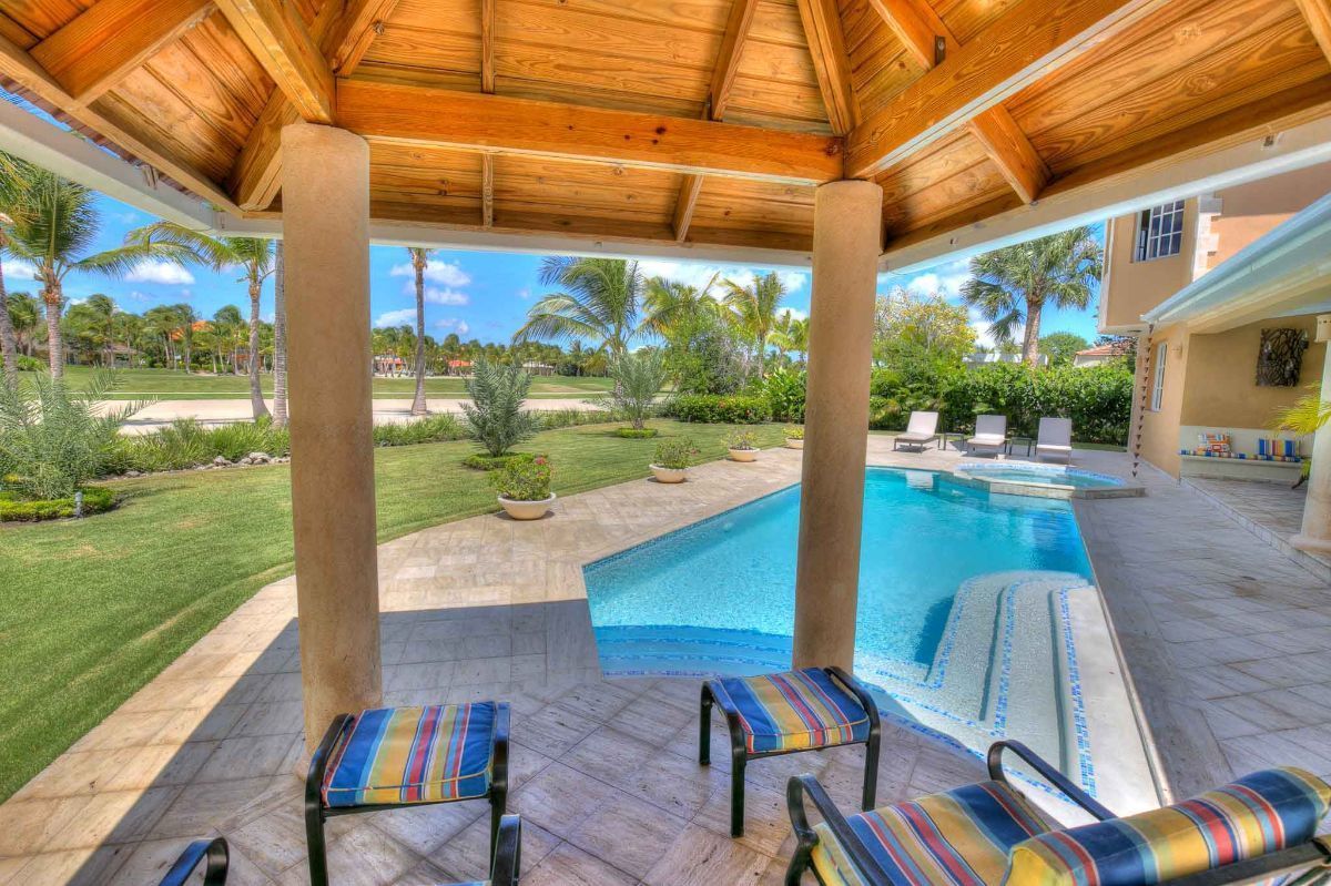Hermosa Villa Colonial de 4 hab. con vistas al Campo de Golf