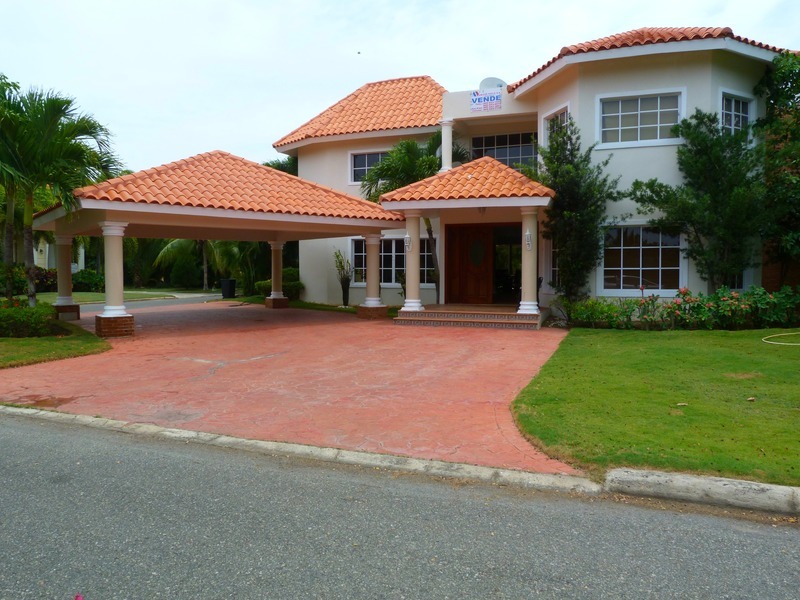 Villa en Metro Country Club Juan Dolio