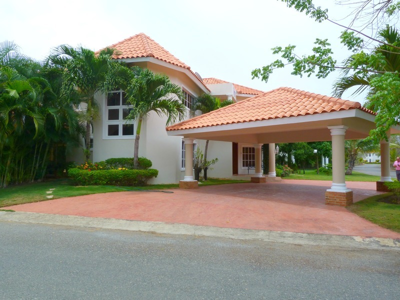 Villa en Metro Country Club Juan Dolio