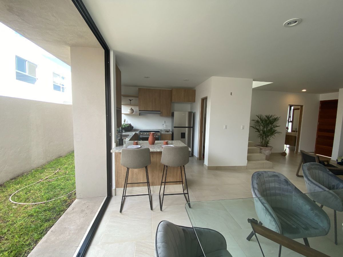 Preciosa Casa Entre El Refugio y Zibatá, C.160 m2, Pasillo Lateral