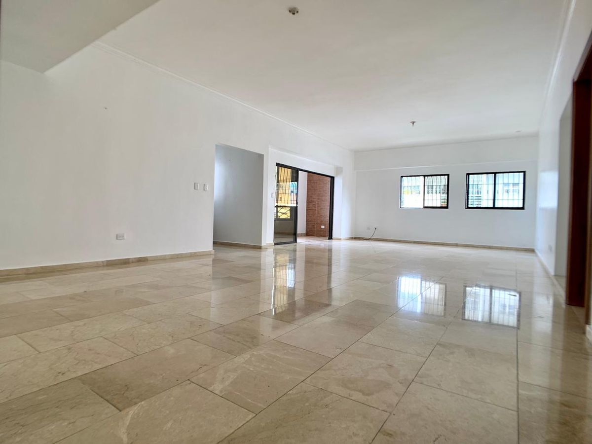 Amplio Apartamento de 3 Habitaciones con Excelente Ubicacion en Naco