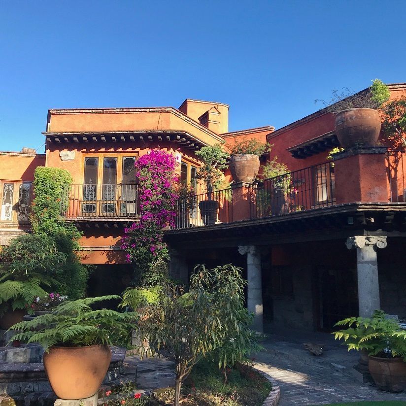 CASA ESTILO COLONIAL MEXICANO, ÚNICA