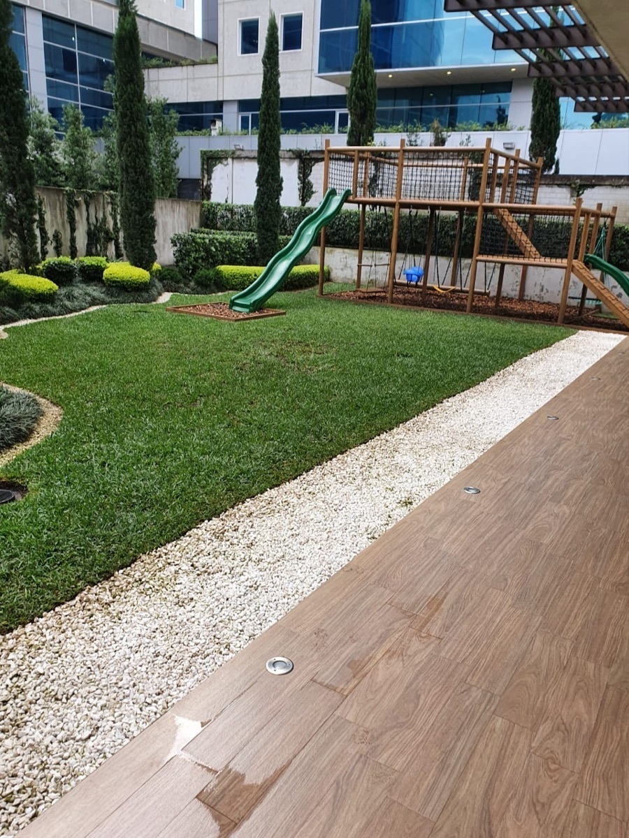 Zona 10 apartamento en EDIFICIO VEINTI4