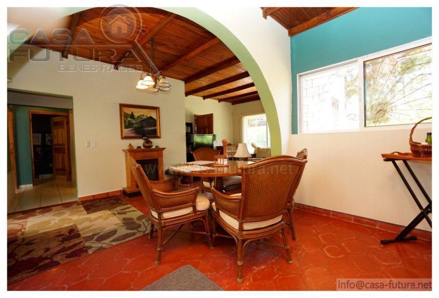 Casa Muy Acogedora y Sencilla con Variado Jardin en el Hatillo ( 2146