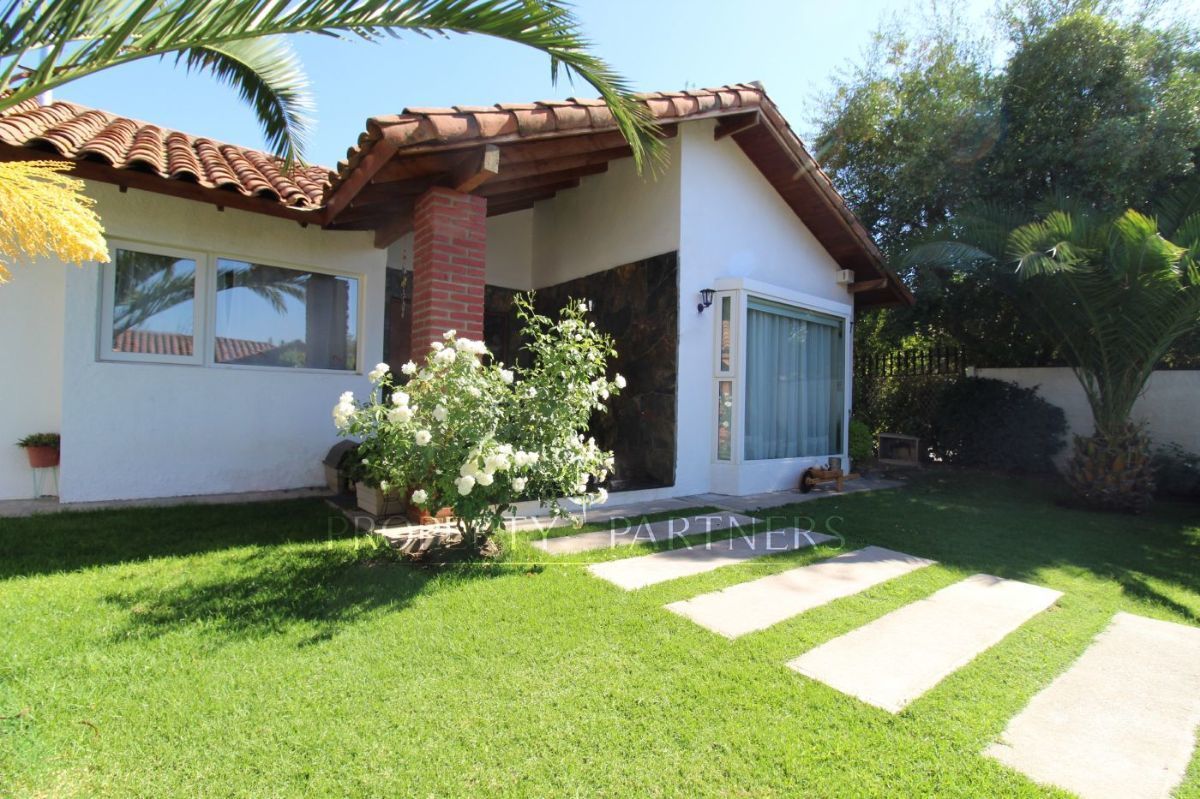 Hermosa y renovada casa chilena en Valle de Nogales, Machalí