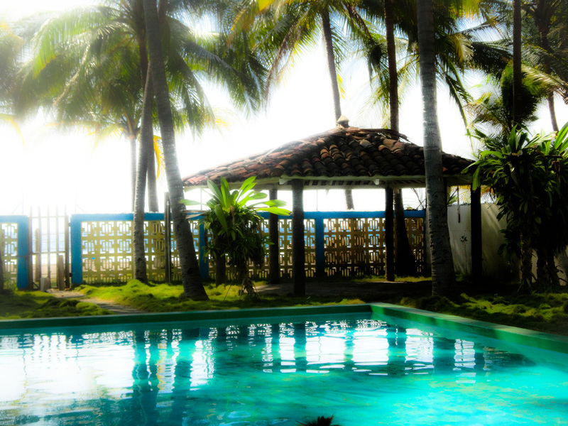 Rancho de playa frente al mar con dos piscinas en Playa Metalio Sonsonate