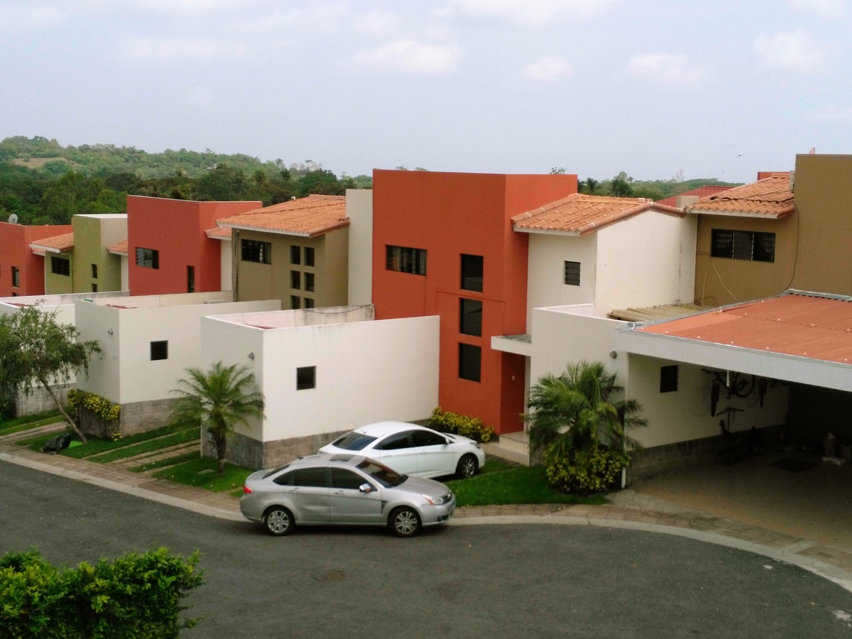 CASA MIRAMAR EN RESIDENCIAL PRIVADO, SAN JOSE VILLANUEVA, LA LIBERTAD