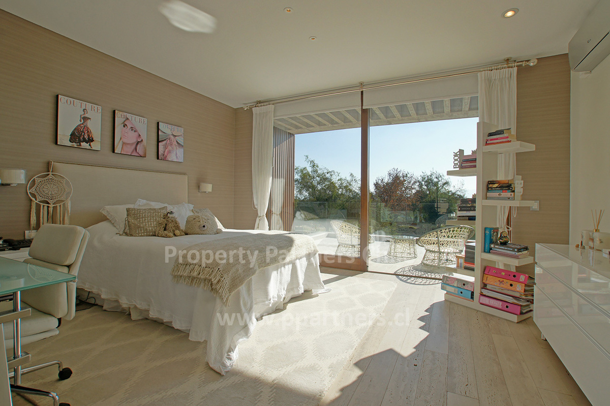 Exclusiva casa mediterranea, en condominio Las Brisas