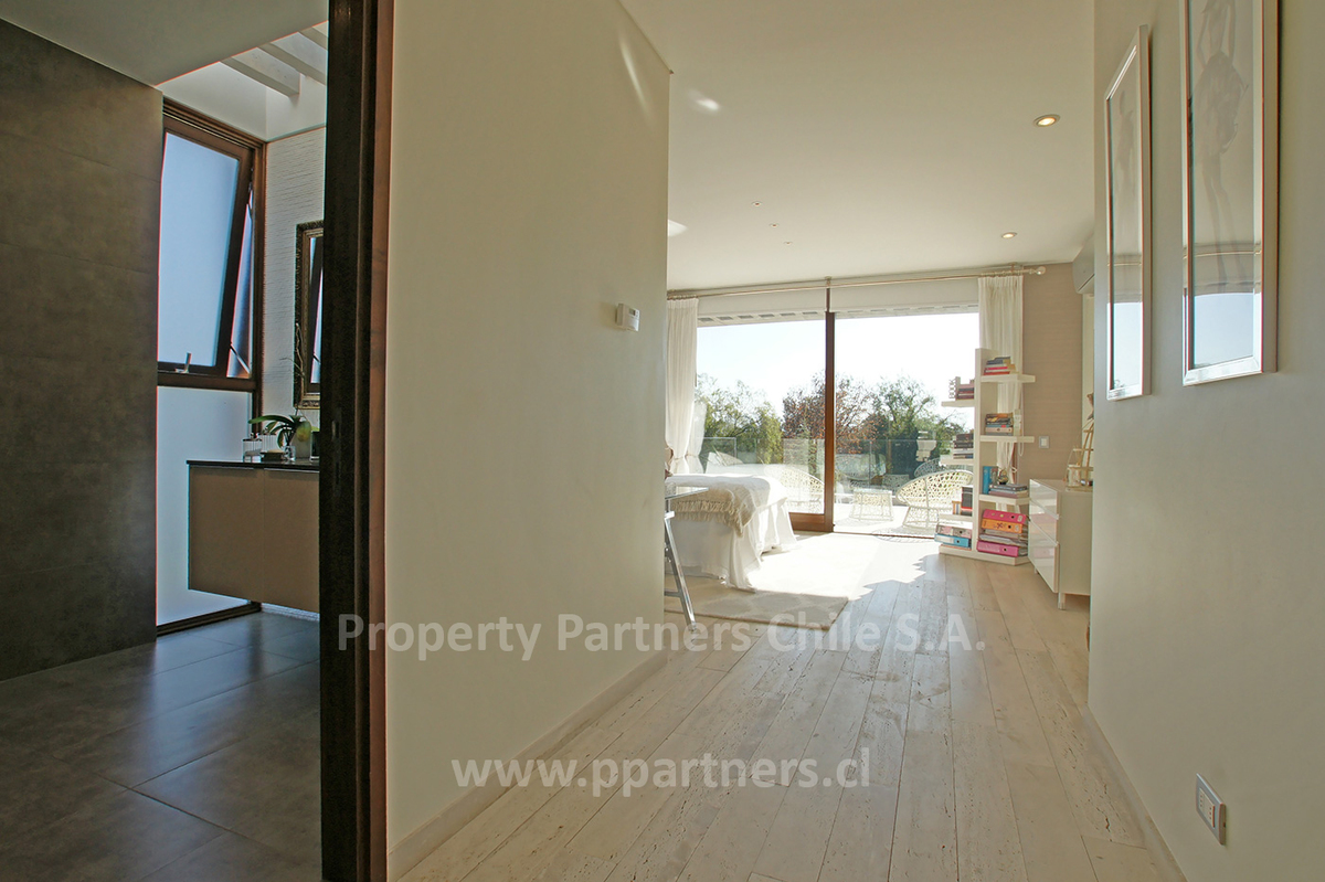 Exclusiva casa mediterranea, en condominio Las Brisas