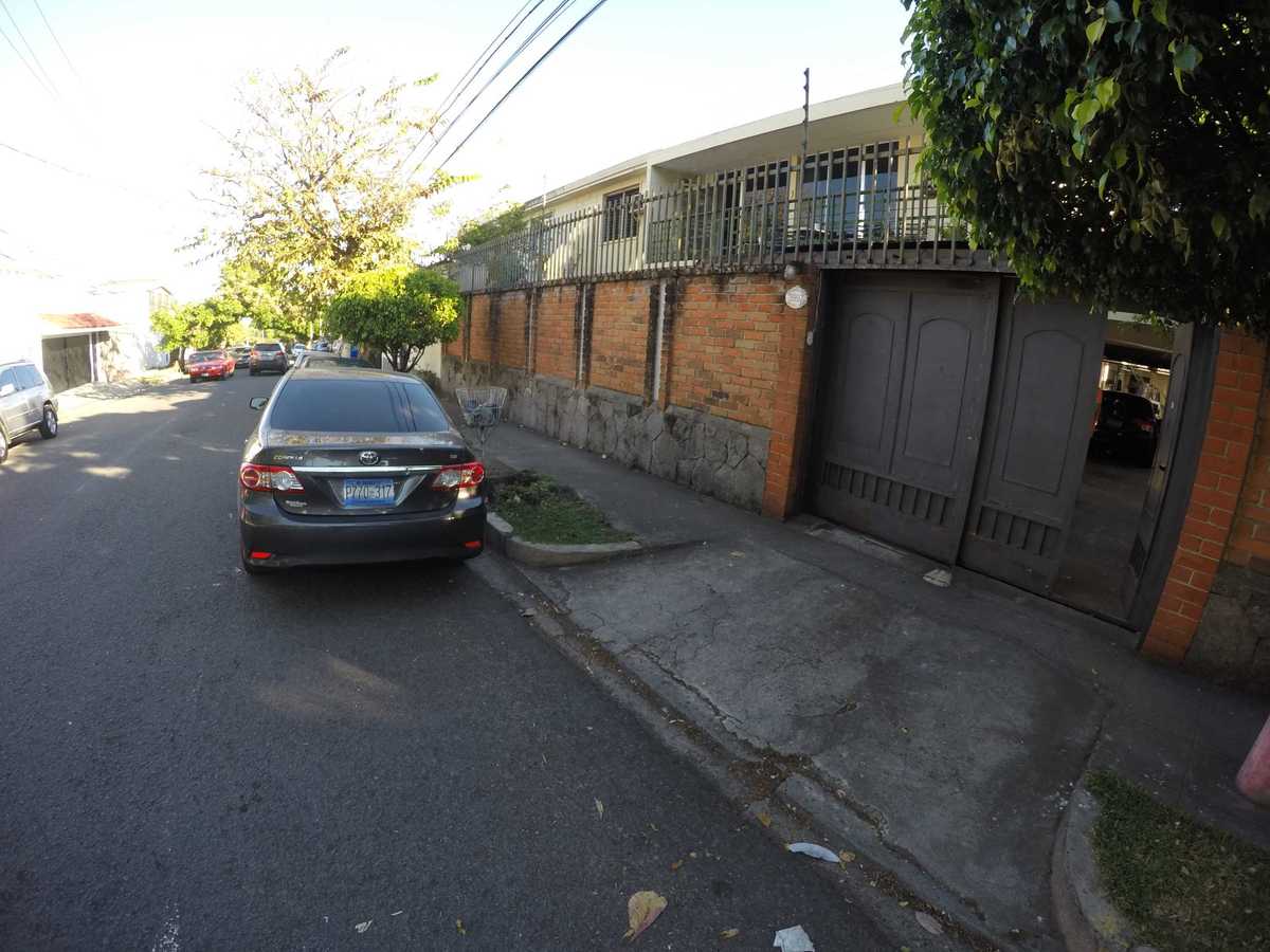 CASA COLONIA ESCALON ENTRE LA 77 AC. NORTE Y 3A CALLE PONIENTE **cf