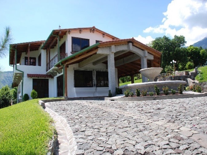 ESPECTACULAR QUINTA RECREATIVA EN LAGO DE COATEPEQUE