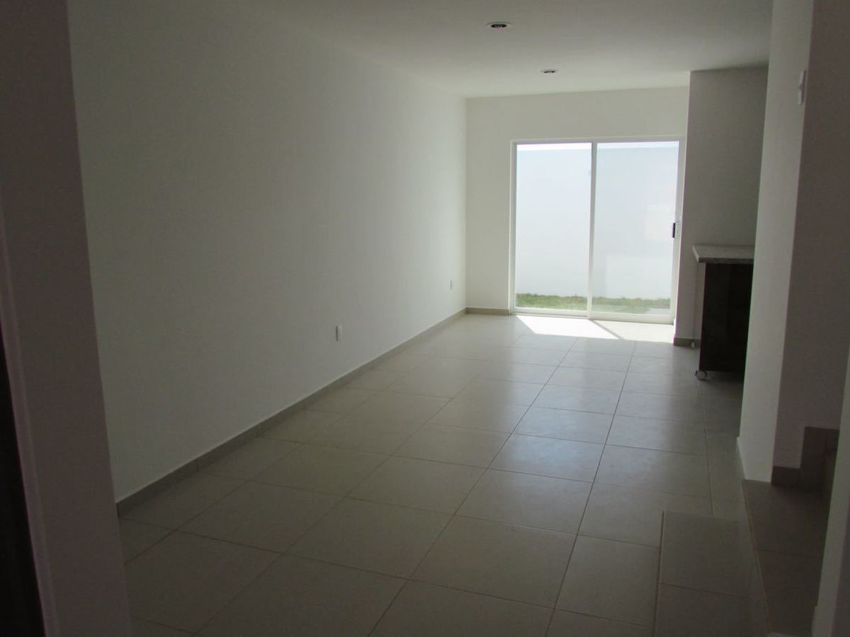 LINDA CASA EN CIUDAD MADERAS, ROOF GARDEN, 3 RECS, 3 BAÑOS Y POSIBLE 4