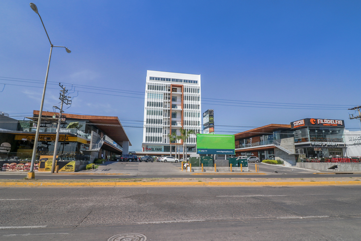 LOCAL COMERCIAL EN RENTA PLAZA LAGUNA MAZATLAN