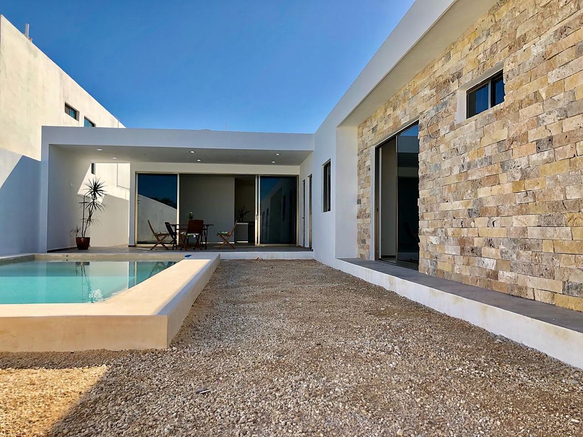 Vive en Mérida, Casa de una planta con amplio terreno y alberca, Dzityá.