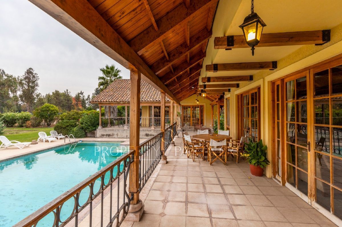 Exclusiva Propiedad en lujoso Condominio con vista y acceso a Cancha de